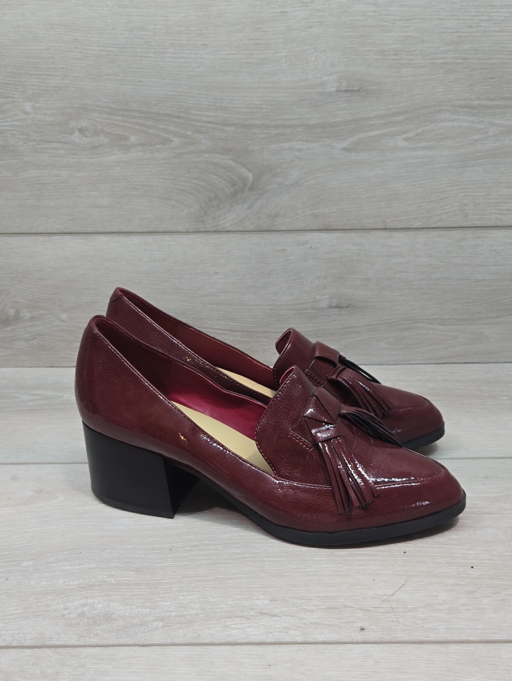 Marc Fisher Women "Like New"Leather Tassel Heels Shoes Sz 8M